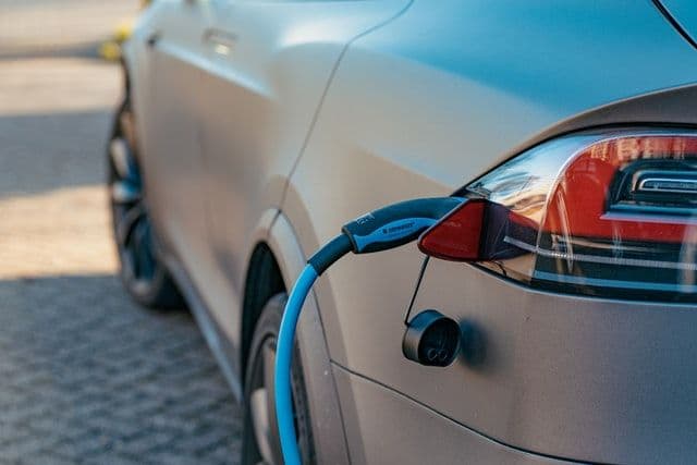 Elektrische Dienstwagen - Firmenwagen zuhause laden, zentral abrechnen und von Förderung profitieren