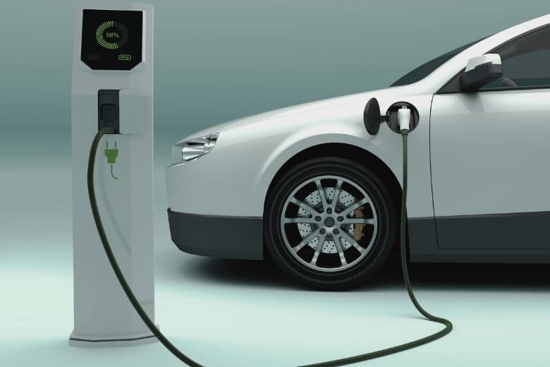 Elektroautos und Ladestationen im Fuhrpark