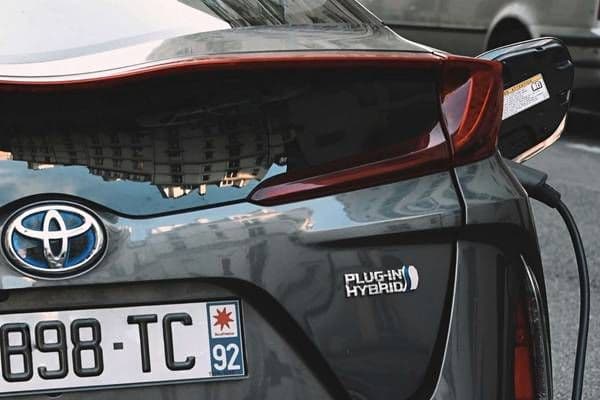 Hybrid Steuervorteil 2025: Was Sie über die Besteuerung von Hybrid-Dienstwagen wissen müssen