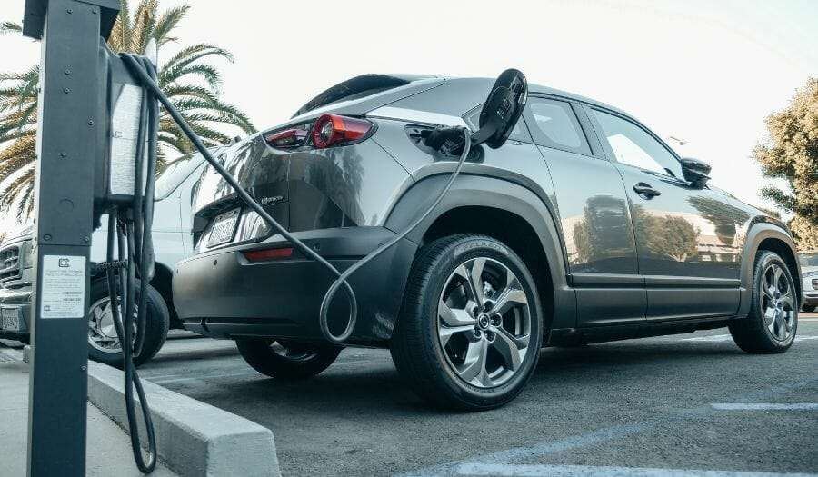 E-Auto als Firmenwagen: Das Wichtigste über die 0,25% Regelung 2025